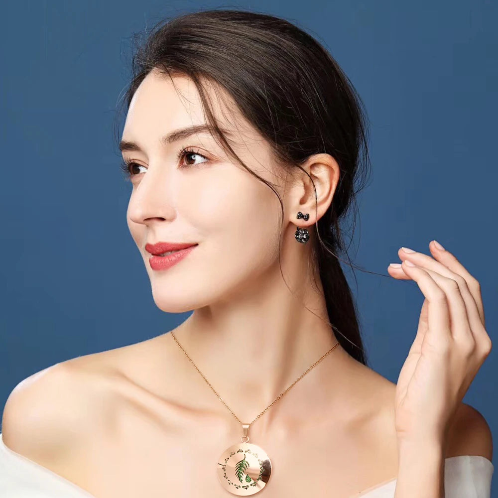 lotus necklace Aromatherapy Essential Oil Diffuser Locket Perfume Necklace Stainless Steel Locket with Felt Pads For Woman