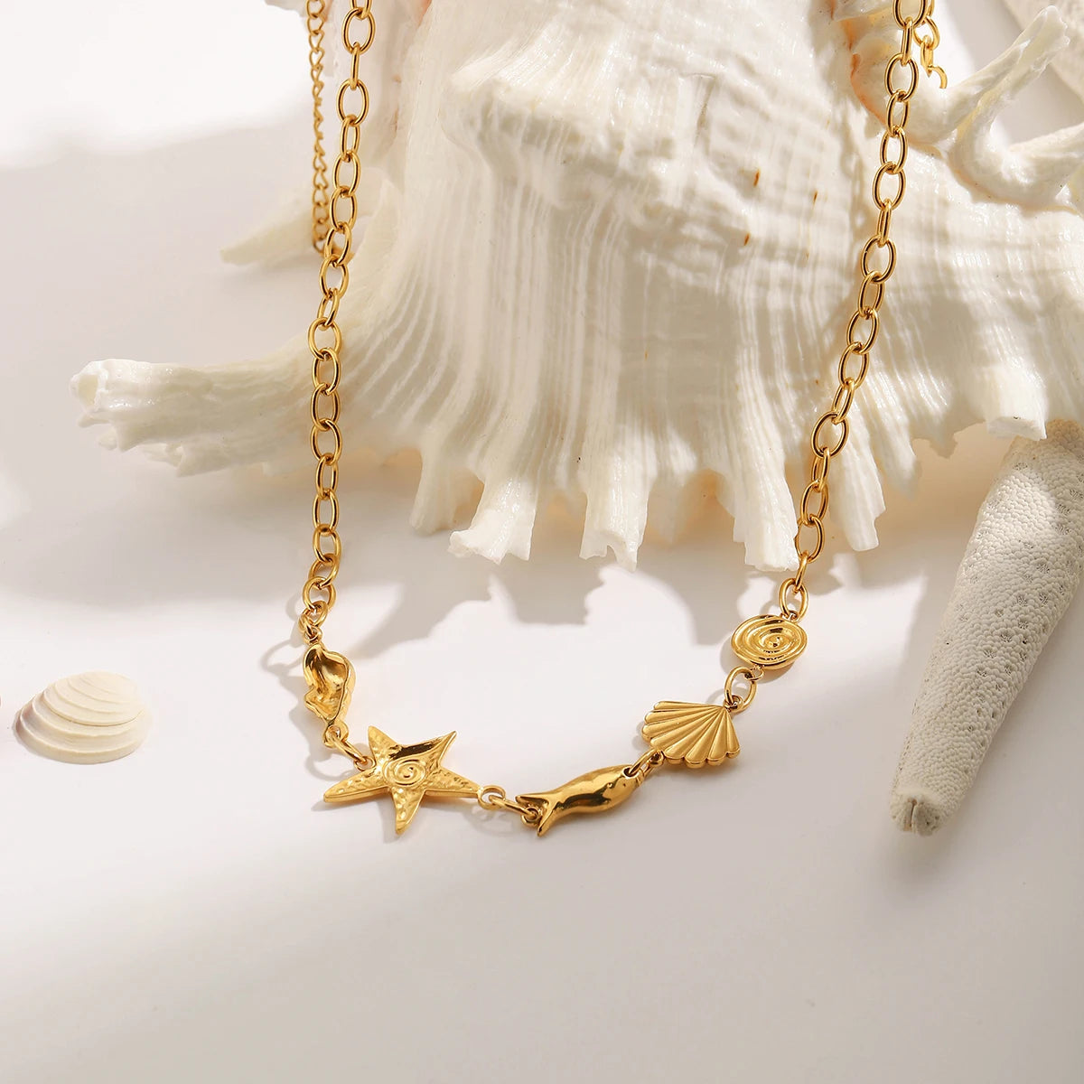 Zora Summer Beach Women's Starfish Clavicle Necklace Ocean Elements 18K Gold-plated Stainless Steel Waterproof Jewelry