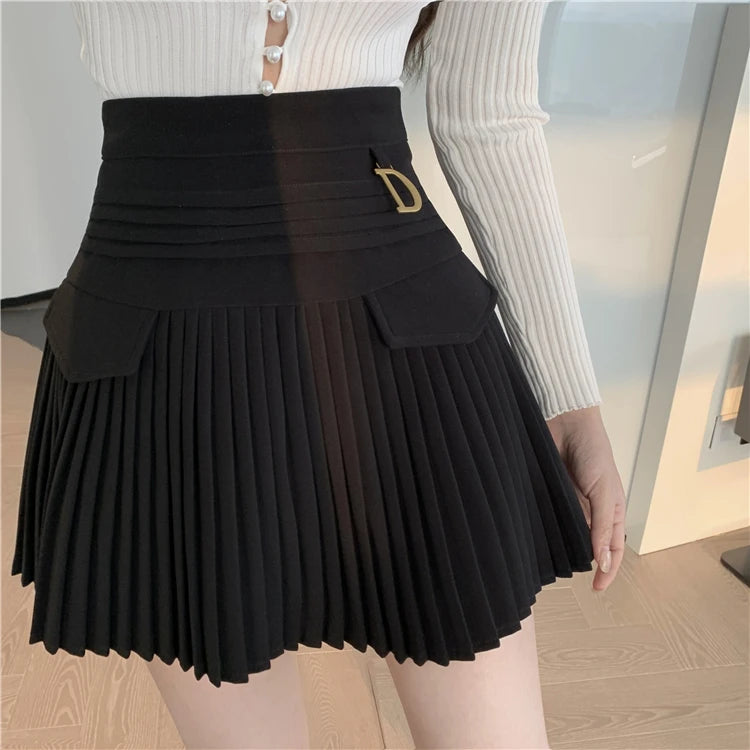 Zwarte Geplooide Rokken Vrouwen Hoge Taille Mini Rok Metalen Letter D Ontwerp A-lijn Clubwear Koreaanse Sexy Streetwear Tonen Ca